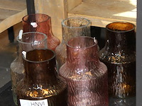 Zes glazen vazen in diverse kleuren hoogte 20 cm. - afbeelding 2 van  2