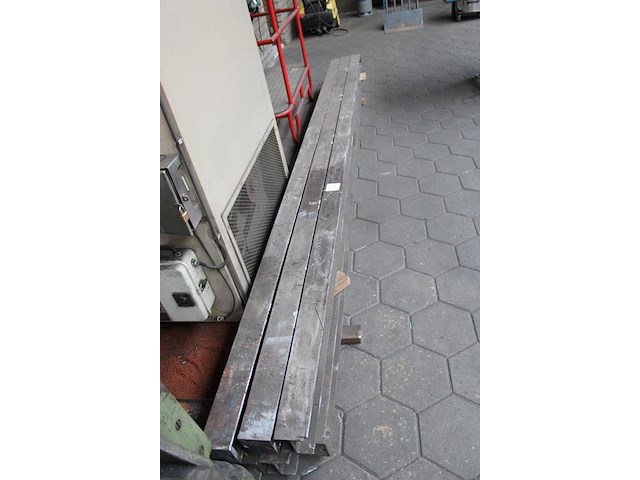 Zes h-balken met afmeting 400 x 10 x 10 cm. - afbeelding 2 van  2