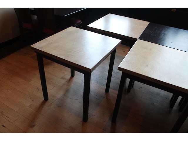 Zes horeca tafels met afmeting 70 x 70 x 76 cm. - afbeelding 3 van  3