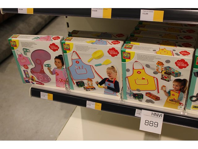 Zes kinderkostuums w.o. kapper, kok en politie, 12 sets. - afbeelding 3 van  3
