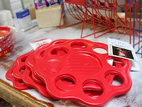 Zes koffietrays / dienbladen. doorsnede 33 cm. - afbeelding 2 van  2