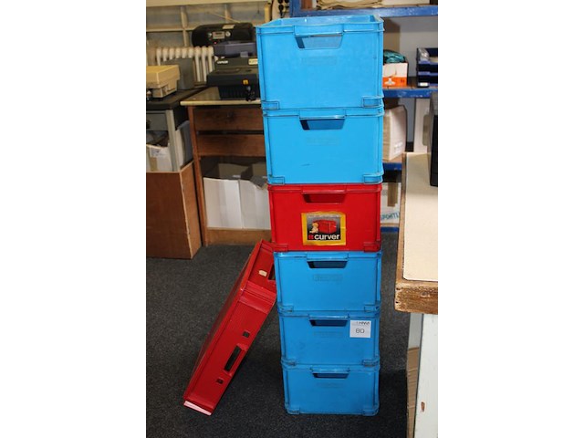 Zes kunststof stapelbakken curver met afmeting 44 x 35 x 23 cm. - afbeelding 2 van  2