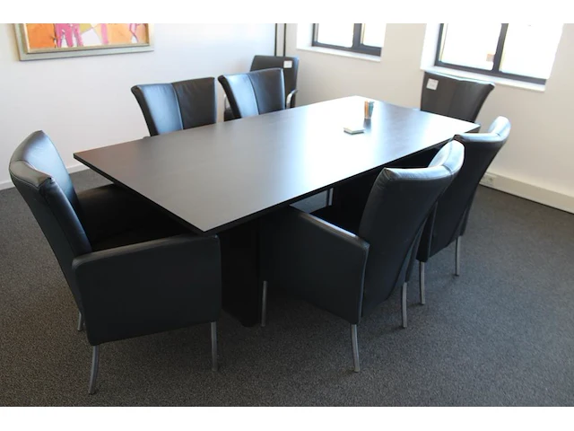 Zes lederen stoelen met uitbuikstand - afbeelding 1 van  3
