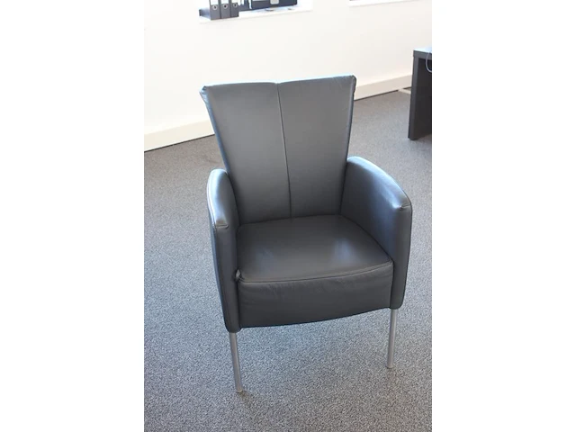 Zes lederen stoelen met uitbuikstand - afbeelding 3 van  3