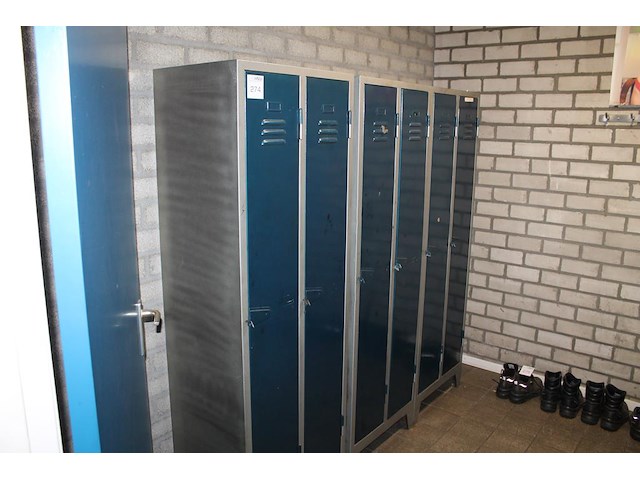 Zes lockerkasten met o.a. afmeting 60 x 43 x 179 cm. - afbeelding 1 van  4