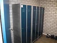 Zes lockerkasten met o.a. afmeting 60 x 43 x 179 cm. - afbeelding 1 van  4