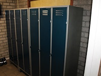Zes lockerkasten met o.a. afmeting 60 x 43 x 179 cm. - afbeelding 3 van  4