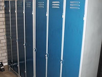 Zes lockerkasten met o.a. afmeting 60 x 43 x 179 cm. - afbeelding 4 van  4