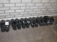 Zes paar werkschoenen. - afbeelding 1 van  3