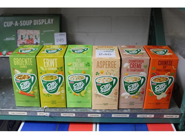 Zes pakken cup-a-soup in diverse smaken. - afbeelding 1 van  2
