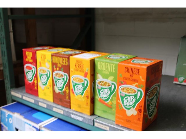 Zes pakken cup-a-soup in diverse smaken. - afbeelding 2 van  2