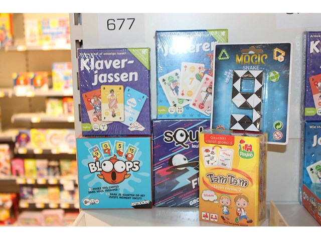 Zes reisspellen w.o. bloops, klaveren jassen en magic nine. - afbeelding 1 van  2