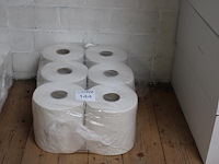 Zes rollen tissuepapier / handdoekjes. - afbeelding 1 van  2