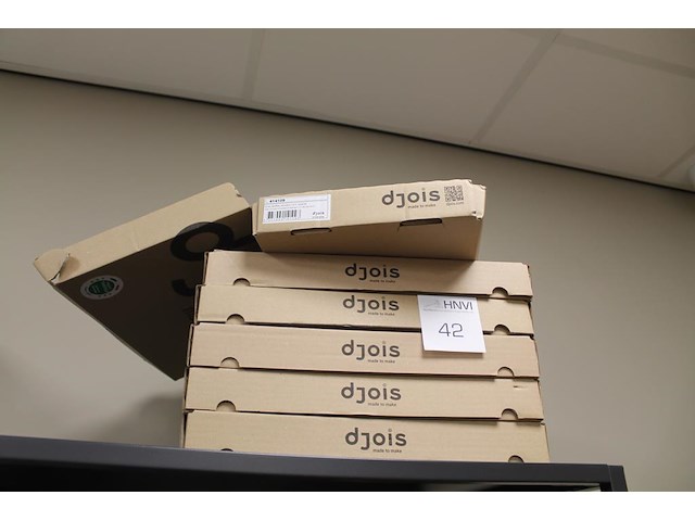 Zes secretaresse-hulpjes djois. 10 pagina's. - afbeelding 1 van  2