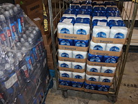 Zes trays bavaria bier. 144 blikjes. tht 9-26. bod inclusief statiegeldwaarde van 21,60 euro.