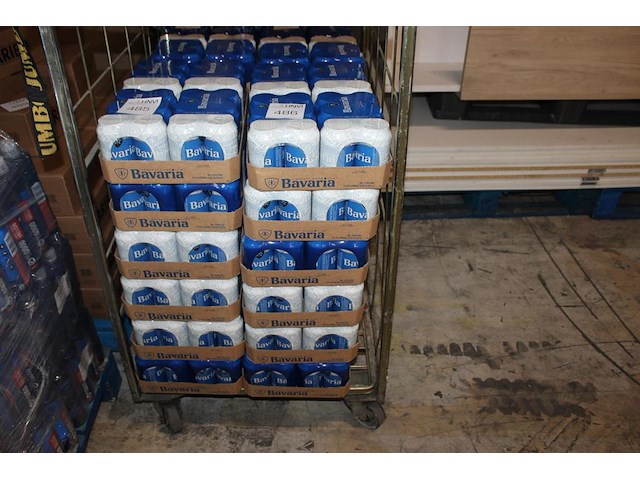 Zes trays bavaria bier. 144 blikjes. tht 9-26. bod inclusief statiegeldwaarde van 21,60 euro. - afbeelding 1 van  2