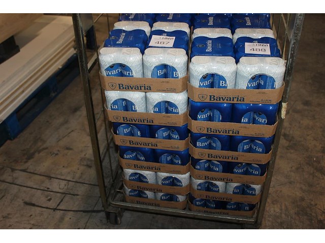 Zes trays bavaria bier. 144 blikjes. tht 9-26. bod inclusief statiegeldwaarde van 21,60 euro. - afbeelding 1 van  2