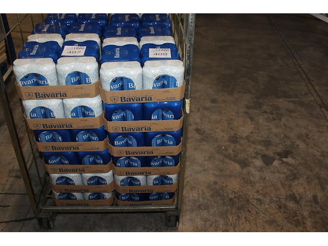 Zes trays bavaria bier. 144 blikjes. tht 9-26. bod inclusief statiegeldwaarde van 21,60 euro. - afbeelding 1 van  2