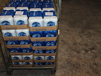 Zes trays bavaria bier. 144 blikjes. tht 9-26. bod inclusief statiegeldwaarde van 21,60 euro. - afbeelding 1 van  2