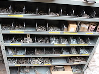 Zes vakkenkasten gevuld met grote hoeveelheid bevestigingsmaterialenw.o. bouten, moeren, pluggen, ringen, s... - afbeelding 5 van  10