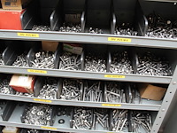 Zes vakkenkasten gevuld met grote hoeveelheid bevestigingsmaterialenw.o. bouten, moeren, pluggen, ringen, s... - afbeelding 7 van  10