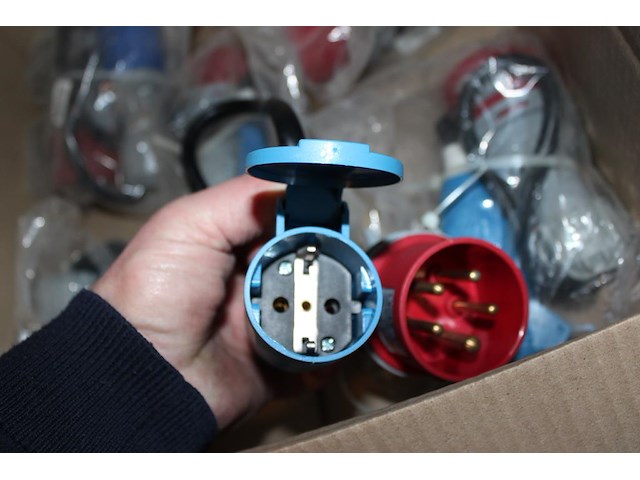 Zes verloopkabels cee16 naar 230v blauw. - afbeelding 2 van  2