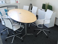 Zes verrijdbare stoelen. exclusief tafel - afbeelding 1 van  4