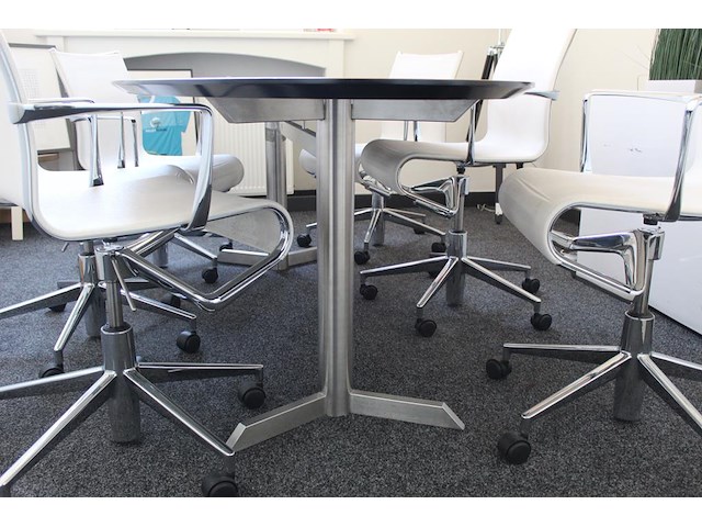 Zes verrijdbare stoelen. exclusief tafel - afbeelding 2 van  4