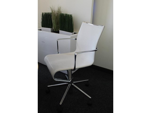 Zes verrijdbare stoelen. exclusief tafel - afbeelding 3 van  4