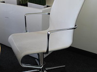 Zes verrijdbare stoelen. exclusief tafel - afbeelding 3 van  4