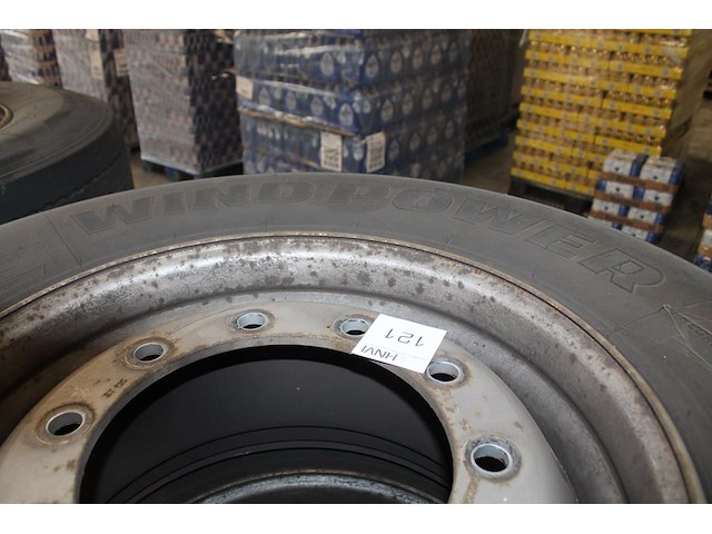 Zes vrachtwagen banden op velg w.o. maatvoering 385/65r22,5. - afbeelding 2 van  6