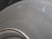 Zes vrachtwagen banden op velg w.o. maatvoering 385/65r22,5. - afbeelding 4 van  6