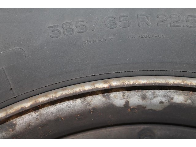 Zes vrachtwagen banden op velg w.o. maatvoering 385/65r22,5. - afbeelding 6 van  6