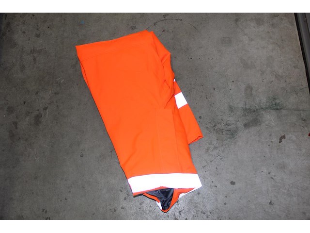 Zes werkbroeken hydrowear maten 50, 52 (twee), 56 (twee), 58 en één overall maat xl - afbeelding 2 van  2