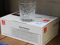 Zes whisky glazen. - afbeelding 2 van  2