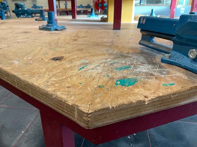 Zeskant werkbank met heuer bankschroeven en afzuiging - afbeelding 8 van  10