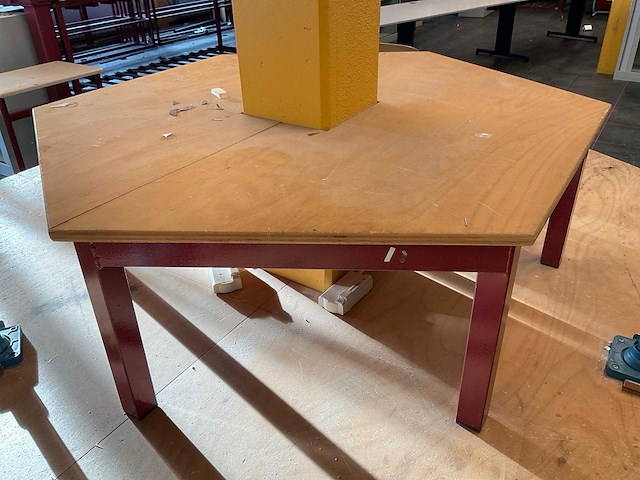 Zeskant werkbank met heuer bankschroeven en afzuiging - afbeelding 10 van  10