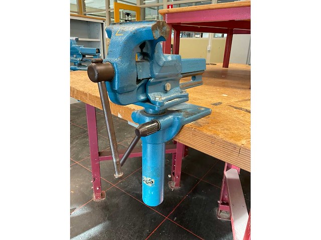 Zeskant werkbank met heuer bankschroeven - afbeelding 2 van  7