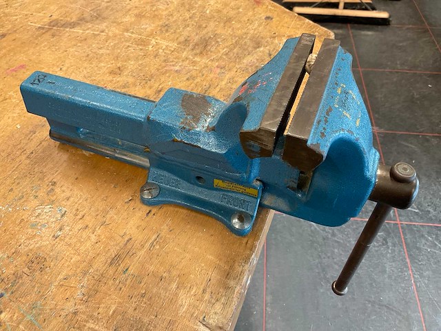 Zeskant werkbank met heuer bankschroeven - afbeelding 7 van  10