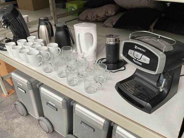 Zespresso turbotronic koffiemachine, waterkoker en glazen - afbeelding 6 van  7