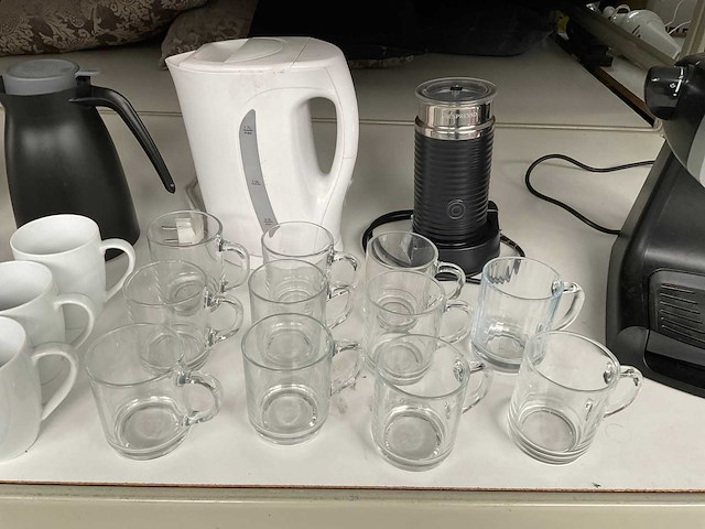 Zespresso turbotronic koffiemachine, waterkoker en glazen - afbeelding 4 van  7