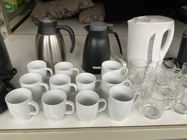 Zespresso turbotronic koffiemachine, waterkoker en glazen - afbeelding 5 van  7