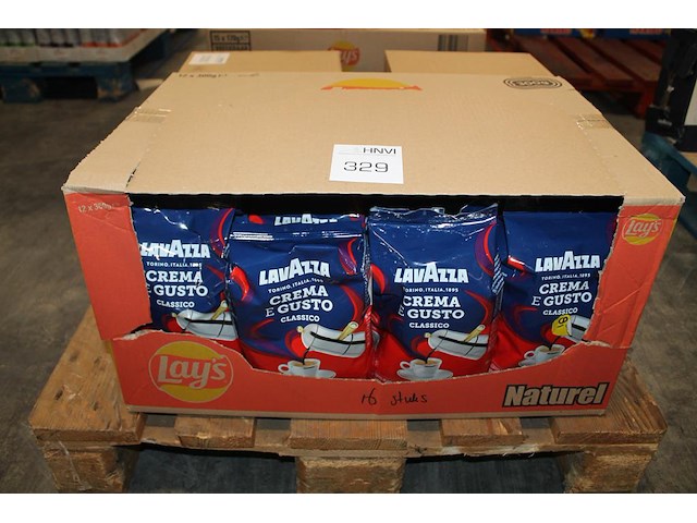 Zestien kilopakken koffiebonen lavazza crema e gusto. tht 30-12-2024. - afbeelding 2 van  2