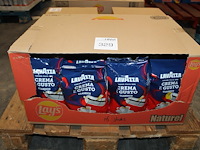 Zestien kilopakken koffiebonen lavazza crema e gusto. tht 30-12-2024. - afbeelding 2 van  2