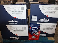 Zestien kilopakken koffiebonen lavazza crema e gusto. tht 30-12-2024. - afbeelding 1 van  1