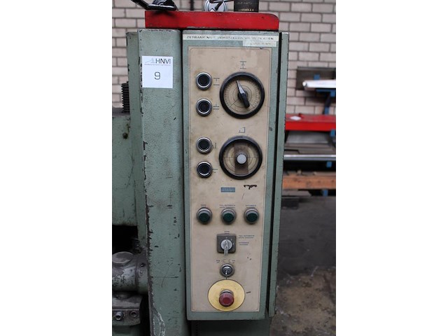 Zetbank hera um3 met werklengte 300 cm. bouwjaar 1979. - afbeelding 7 van  7