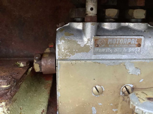 Zetor - 3511 - oldtimer tractor - afbeelding 2 van  8