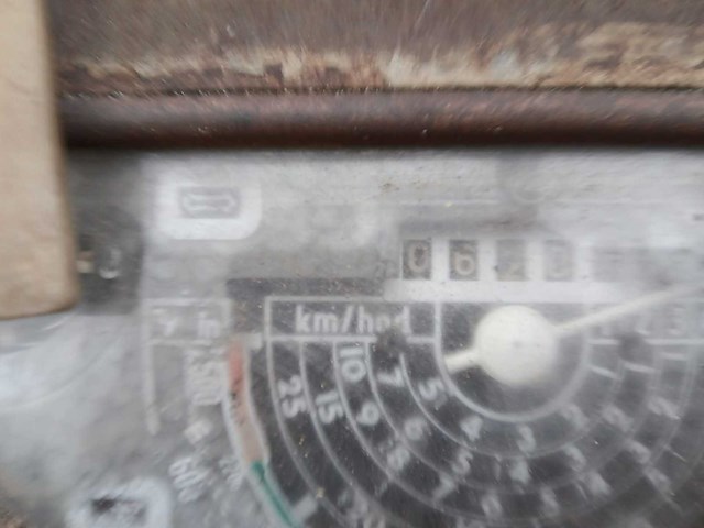 Zetor 2011 oldtimer tractor - afbeelding 6 van  14