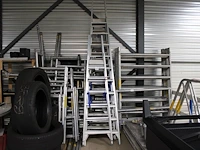 Zeven aluminium ladders, diverse merken en uitvoeringen. dienen nagekeken te worden.