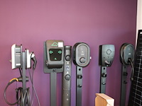Zeven demo- / dummy-opstellingen van laadpalen w.o. wallbox, ratio, zaptec, chargepoint, alfen en ctek.
